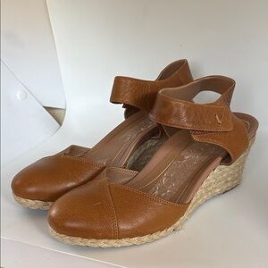 Vionic Loika Espadrille Wedges in Cognac 8.5